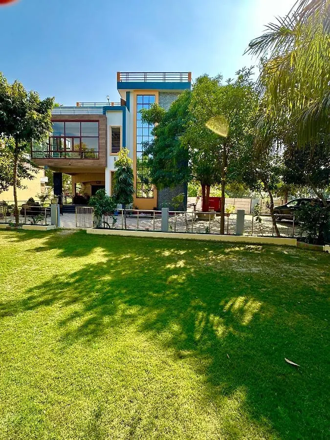 Homestay Kaashi Flora Apartment Varanasi